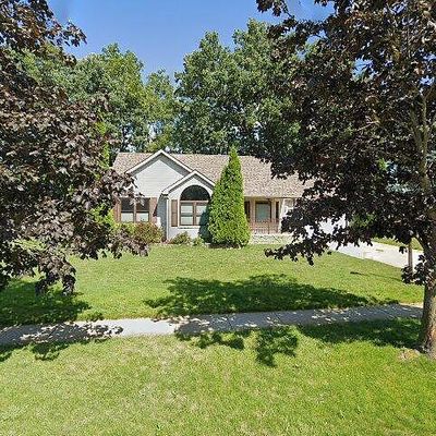 9 Stonegate Dr, Valparaiso, IN 46385