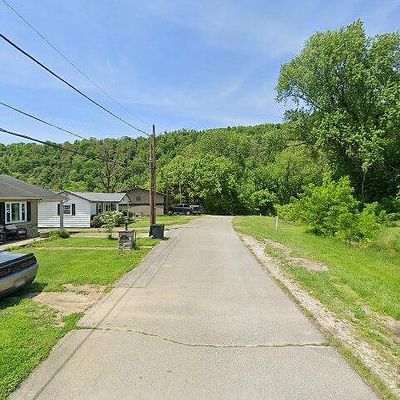 90 W 34 Th St, Belle, WV 25015