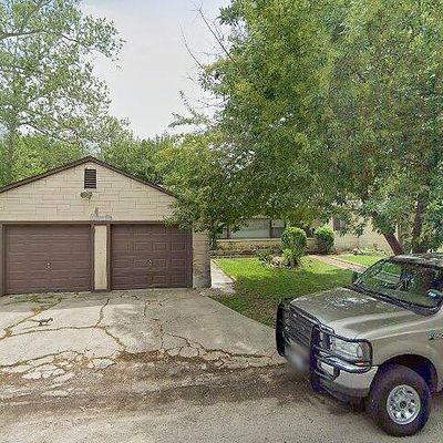 903 N Cherry St, Seguin, TX 78155