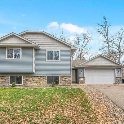 9085 Grove Dr, Chisago City, MN 55013