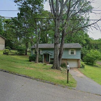 910 W Circle Dr, Rossville, GA 30741