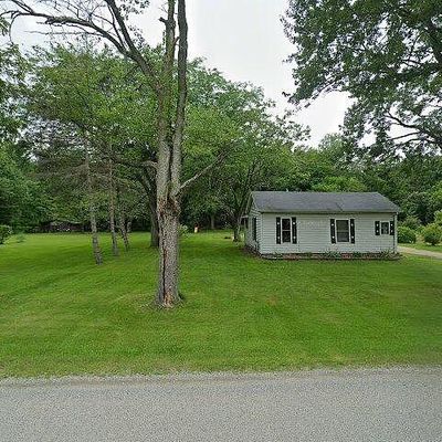 917 N Line St, Chesaning, MI 48616