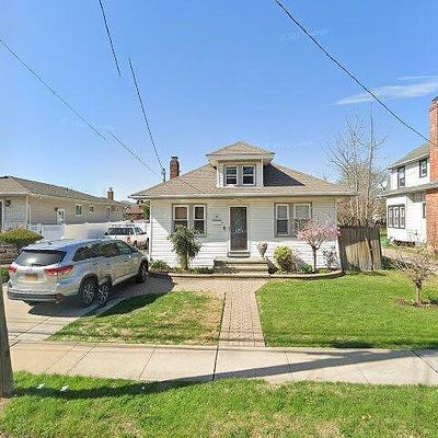 93 Grand Ave, Freeport, NY 11520