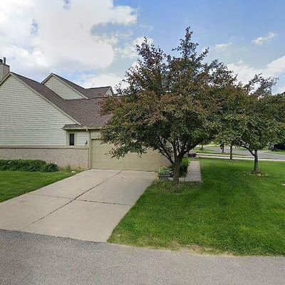 730 Red Maple Ln, Wixom, MI 48393