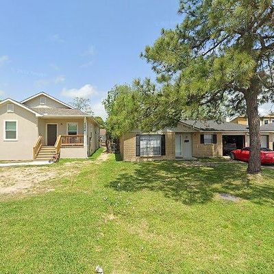 7426 Meadowlark Ln, Texas City, TX 77591