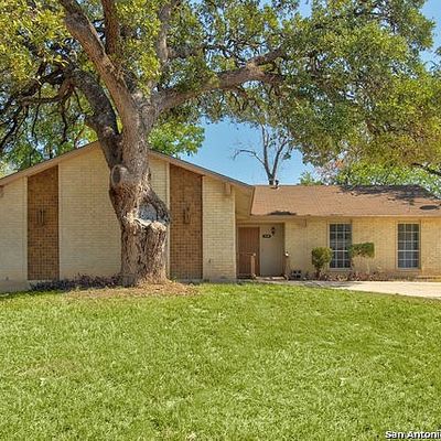 7515 Meadow Green St, San Antonio, TX 78251