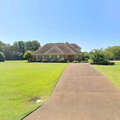 8 Stonehenge Dr, Jackson, TN 38305