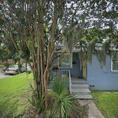 801 W Victory Dr, Savannah, GA 31405