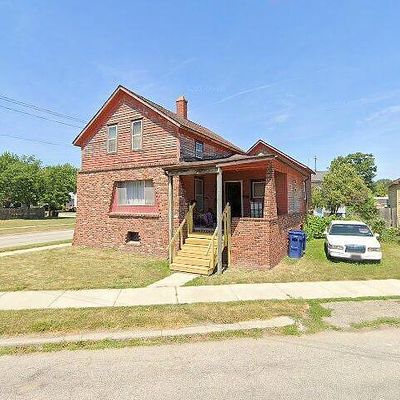 803 Woodside Ln, Bay City, MI 48708