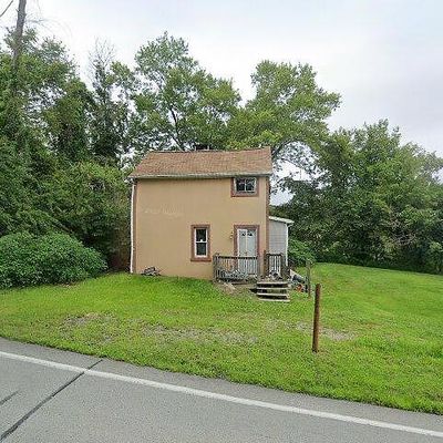 957 Highpoint Dr, Coal Center, PA 15423