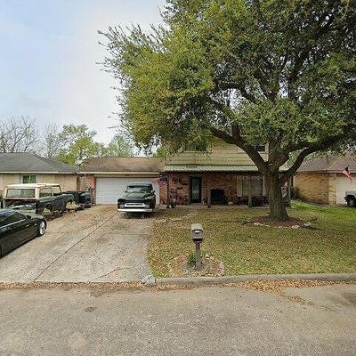 9807 Hummingbird St, La Porte, TX 77571