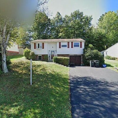 1292 Armstrong Dr, South Park, PA 15129
