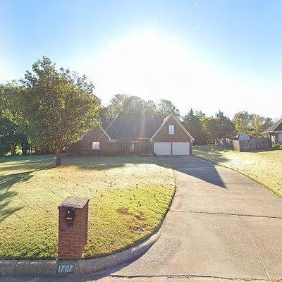 1707 Valley View Dr, Tupelo, MS 38801