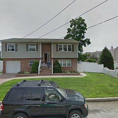 149 Spruce St, Lindenhurst, NY 11757