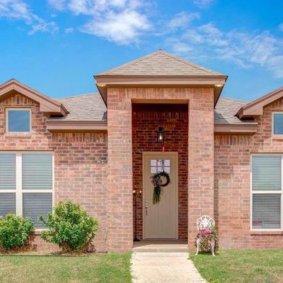 212 Cowboy Ln, Wolfforth, TX 79382