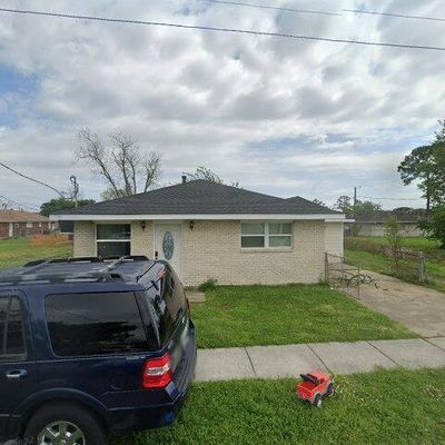 213 4 Th St, Chalmette, LA 70043