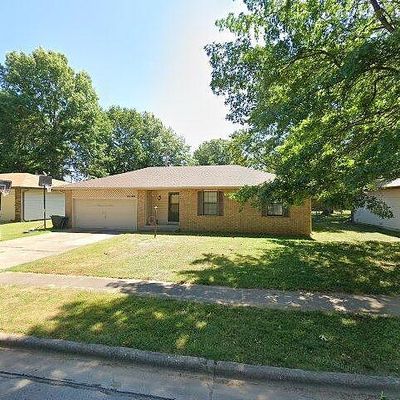 2220 S Nettleton Ave, Springfield, MO 65807