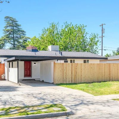 2732 E Lansing Way, Fresno, CA 93726