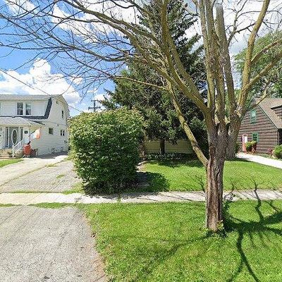 28 N Wisconsin Ave, Villa Park, IL 60181