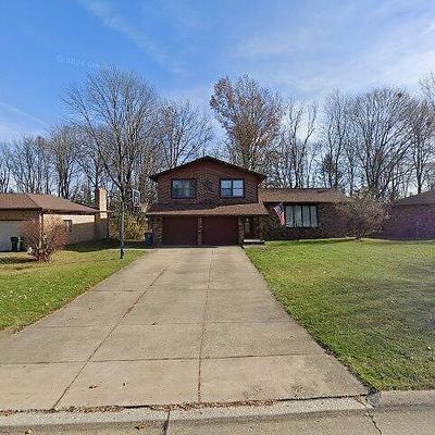 3913 April Dr, Uniontown, OH 44685