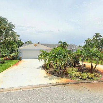 392 Pinehurst Cir, Naples, FL 34113