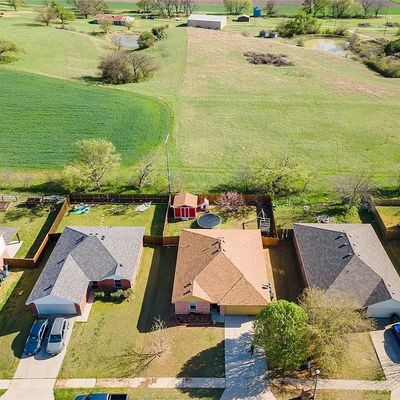 312 Deer Run Dr, Sanger, TX 76266