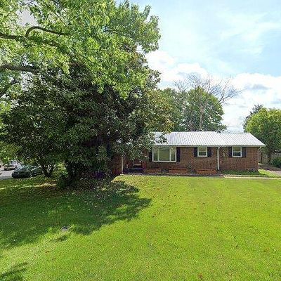 400 Woods Dr, Columbia, TN 38401