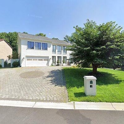 6001 Valerian Ln, Rockville, MD 20852