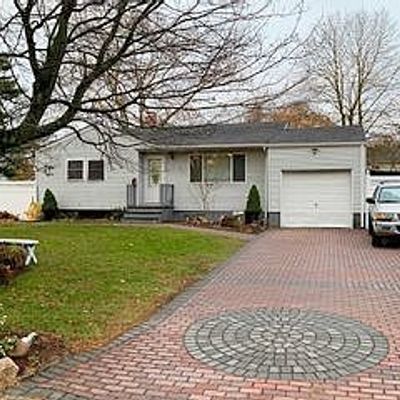 631 Amsterdam Ave, East Patchogue, NY 11772