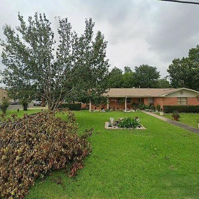 515 Meadowbrook Dr, Longview, TX 75601