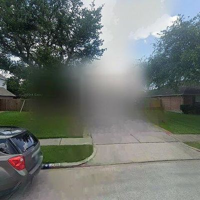 7910 Sundance Ct, Baytown, TX 77521