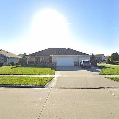 7023 Peckham St, Johnston, IA 50131