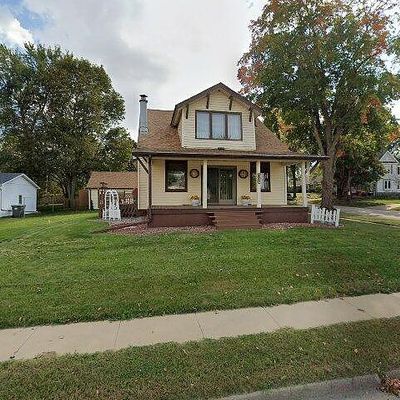 704 E Charles St, Oelwein, IA 50662