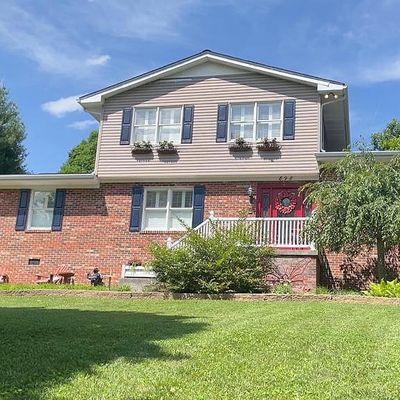 898 Cresswood Dr, Richlands, VA 24641