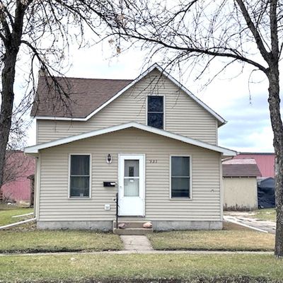 931 Cooper Ave, Grafton, ND 58237
