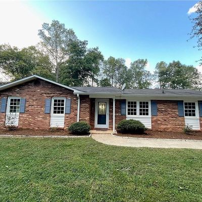 109 Foxdale Rd, King, NC 27021