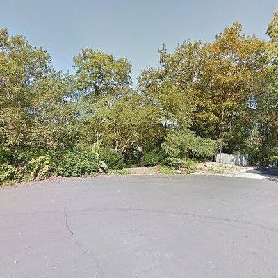 11 Split Rock Ct, Melville, NY 11747