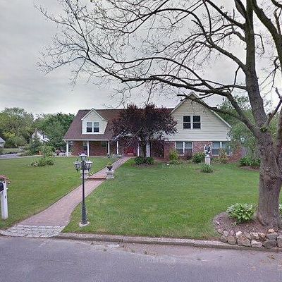 1 Olympia Ln, Stony Brook, NY 11790