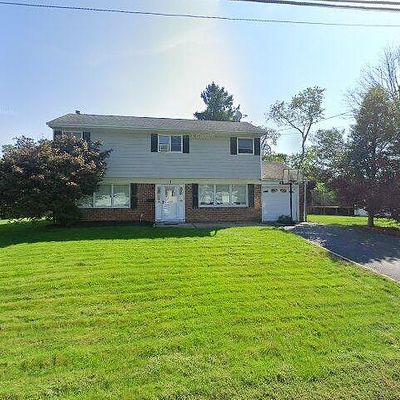 1 W Farms Ln, Commack, NY 11725