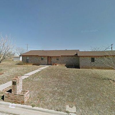 1309 Town Creek Dr, Sweetwater, TX 79556