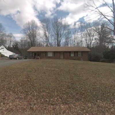 157 Pioneer Dr, Mount Airy, NC 27030