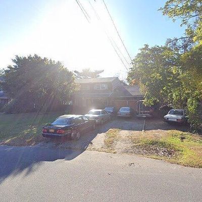 16 S Montgomery Ave, Bay Shore, NY 11706