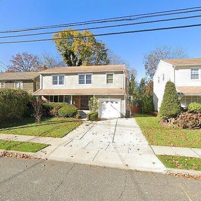 1768 Slocum St, Hewlett, NY 11557