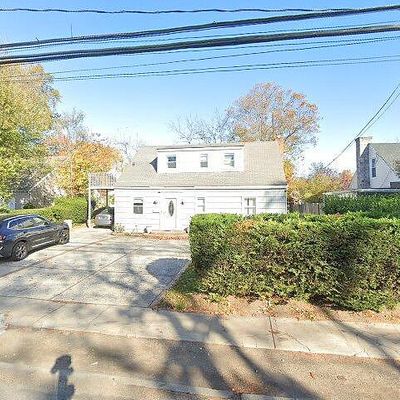 186 E Rockaway Rd, Hewlett, NY 11557