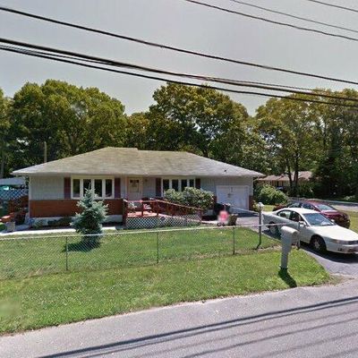 225 Belmore Ave, East Islip, NY 11730