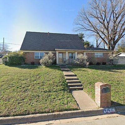 301 Holder Dr, Hurst, TX 76053