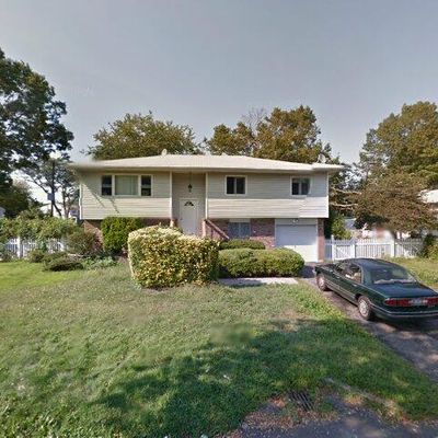 319 Amsterdam Ave, West Babylon, NY 11704