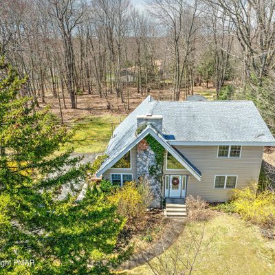 323 Sidney Ave, Pocono Summit, PA 18346