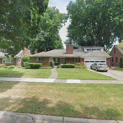 274 Lothrop Rd, Grosse Pointe Farms, MI 48236