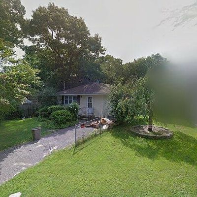 28 Ardmour Dr, Mastic, NY 11950